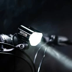 Lezyne Classic STVZO E500 Feu Avant Pour Vélo électrique -Le Cyclo Moderne Soldes Boutique Lezyne 20121175 Classic STVZO E500 E Bike Frontlicht 1 LED ECLST V104AE 4